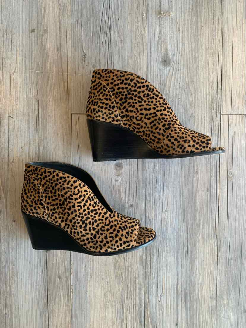 Leopard print wedge ankle boot with peep toe and black sole, size 9.5.