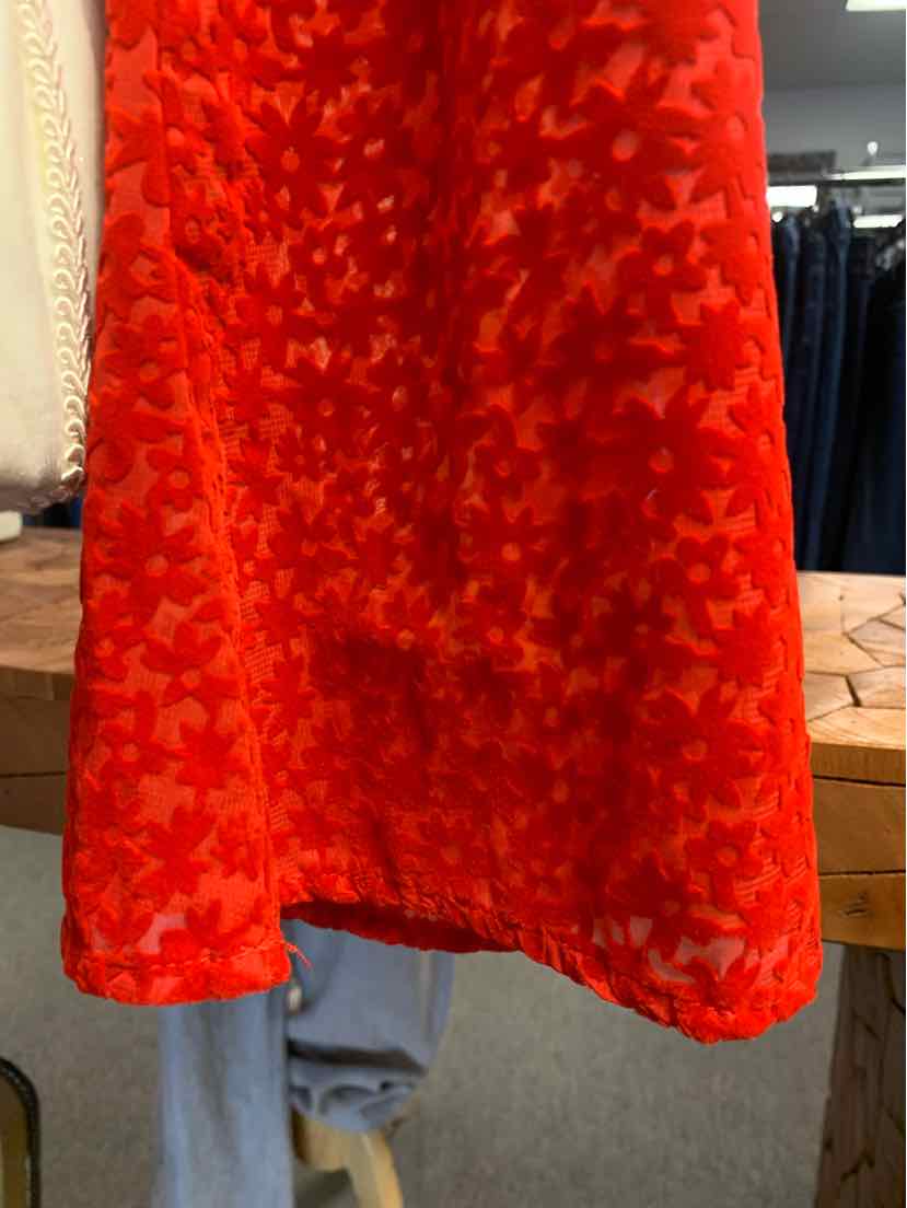 W WILD FABLE RD Size MED T