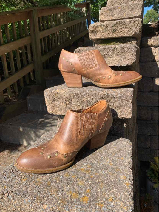 W BORN BR Size 9.5 BOOT