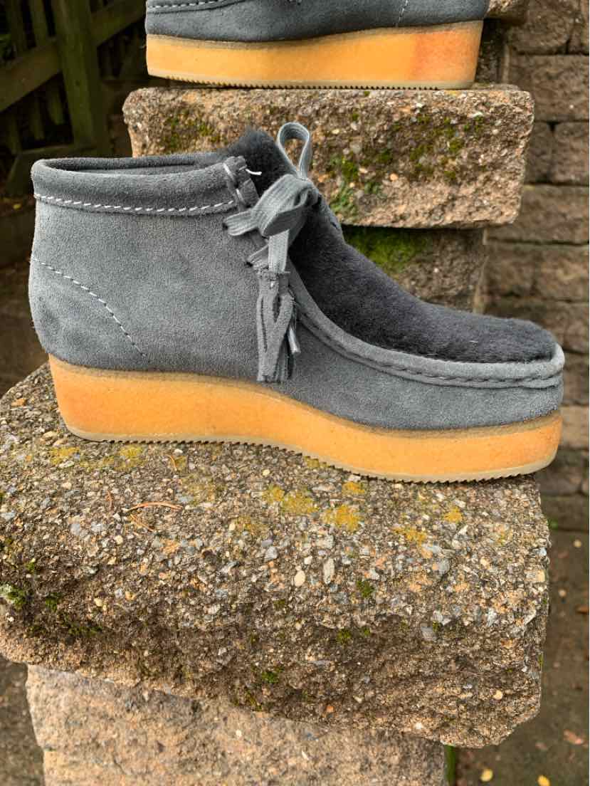 W CLARKS NY Size 7.5 BOOT