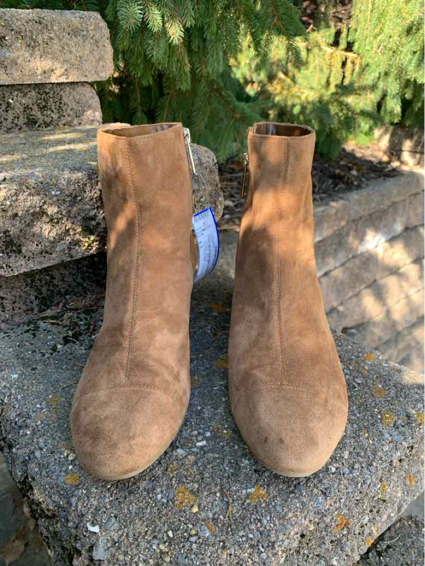 Women’s brown suede ankle boots with rounded toes and low heels, standing side by side.