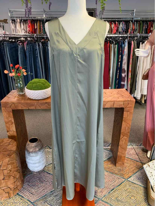 W DKNY RD Size LG DR
