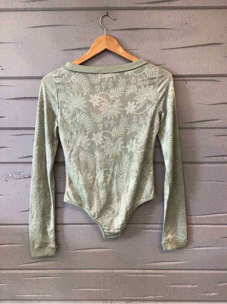 W PINK LILY GR Size MED T