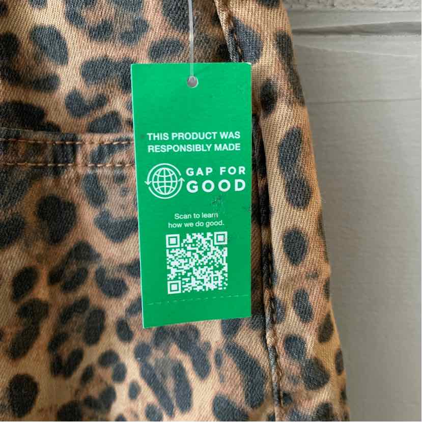 Tan cheetah print skirt with front pocket and green GAP for Good tag attached.
