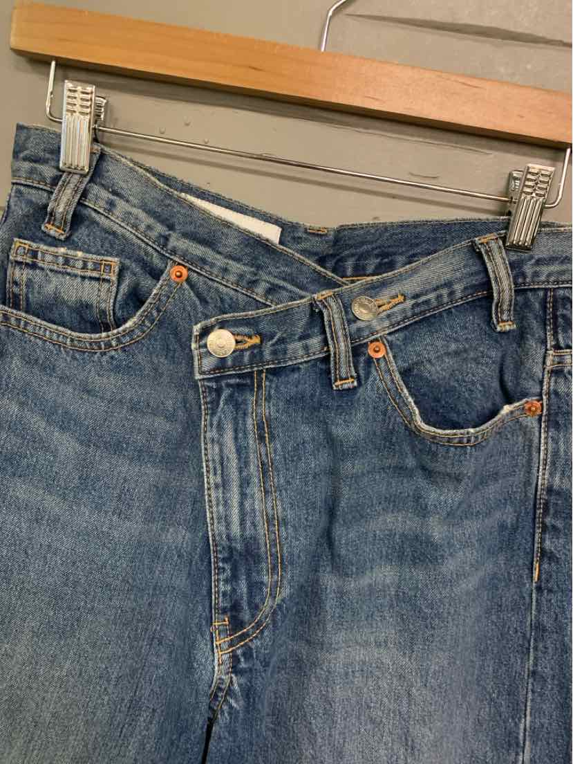 Blue denim jeans with front pockets, belt loops, and copper rivets, size 6.