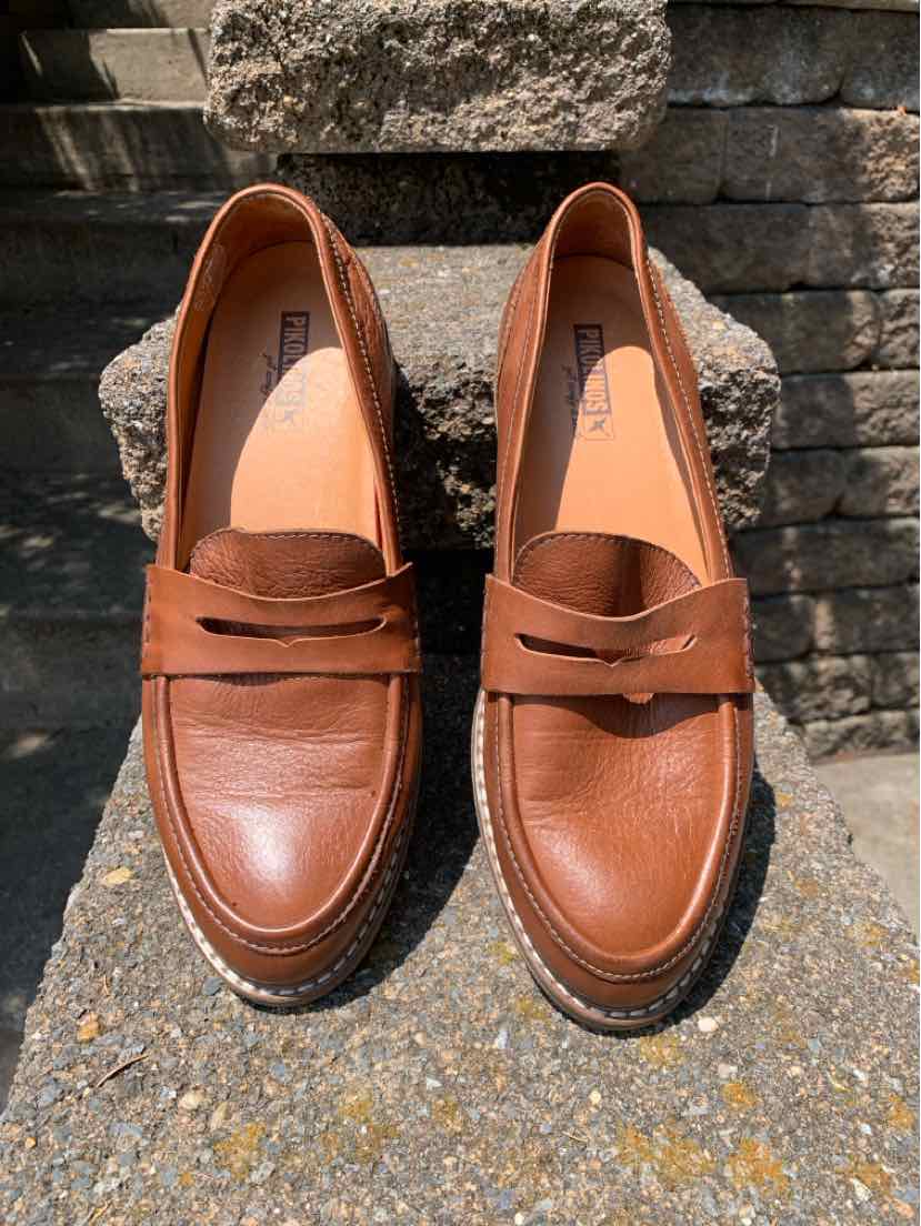 Brown leather penny loafer with rounded toe and low heel, size 41, stitched detailing.