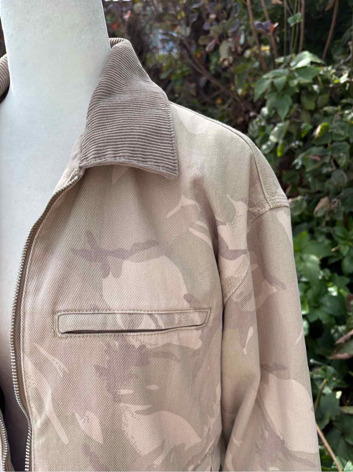 W ABERCROMBIE AND FITCH TAN Size LG OW