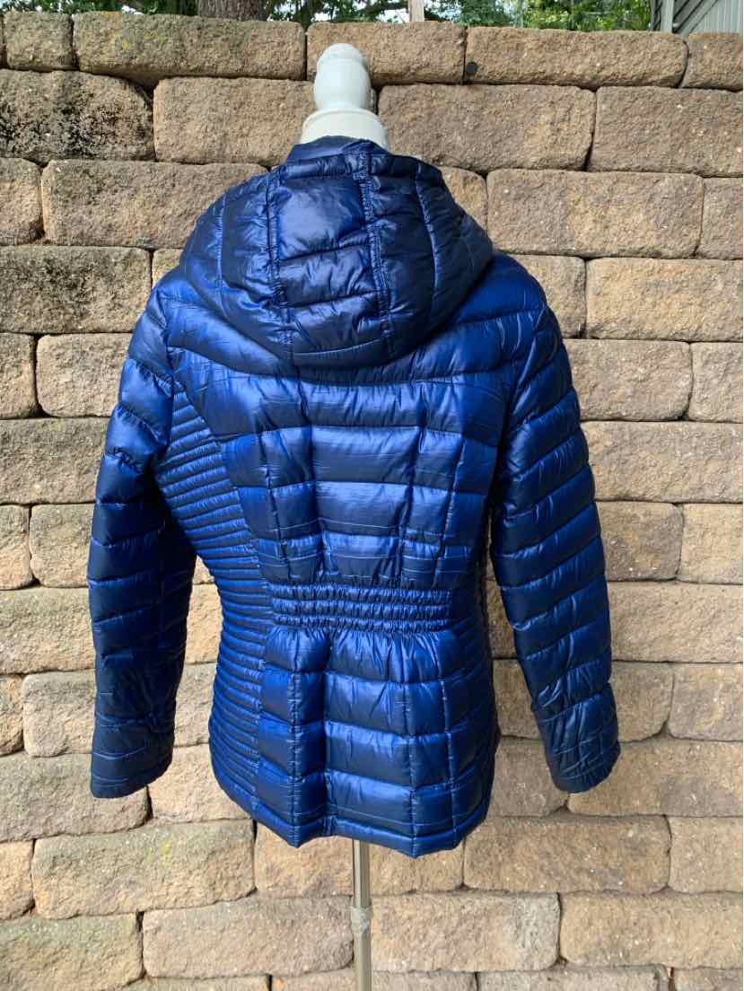 Navy blue quilted puffer jacket with hood and cinched waist, size XL.