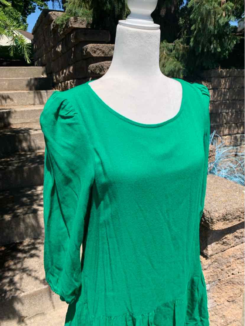 Green medium dress with scoop neckline and three-quarter puff sleeves on white mannequin.