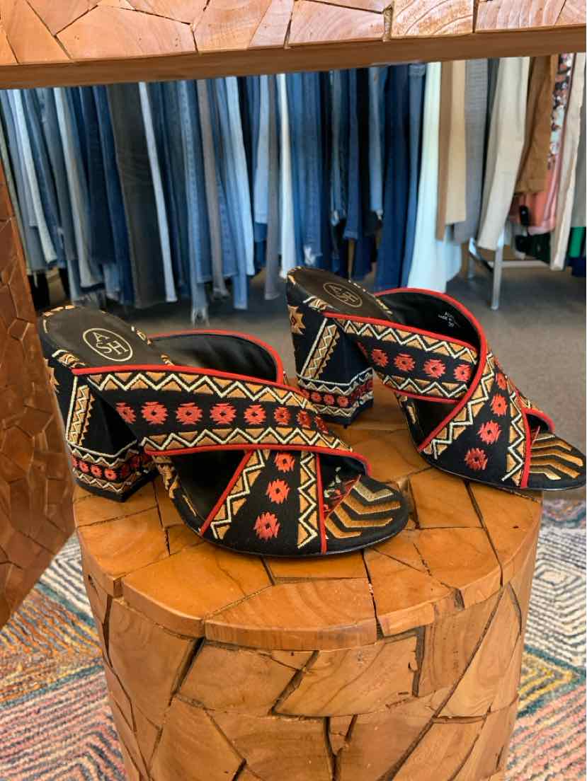 W ASH BK Size 39 SHOE