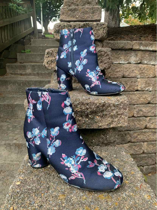 W URBAN OUTFITTERS NY Size 9 BOOT