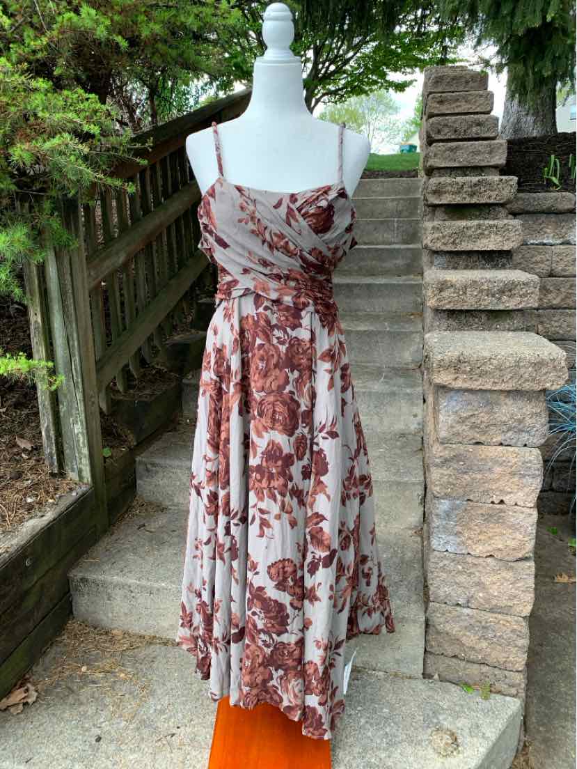 W REFORMATION TAUPE Size 2 DR