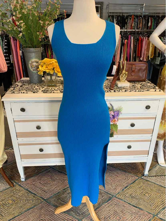 Blue sleeveless midi dress with scoop neckline and side slit on mannequin.