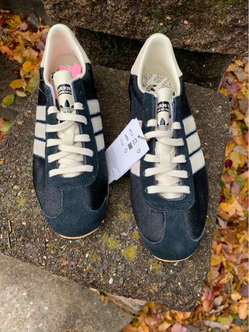 W ADIDAS BK Size 5.5 SNEAKER
