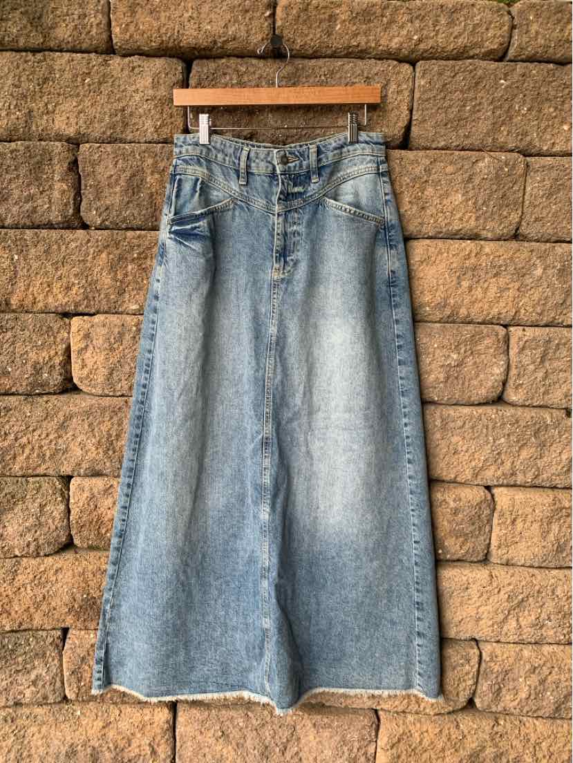 W WE THE FREE BL Size 4 SK