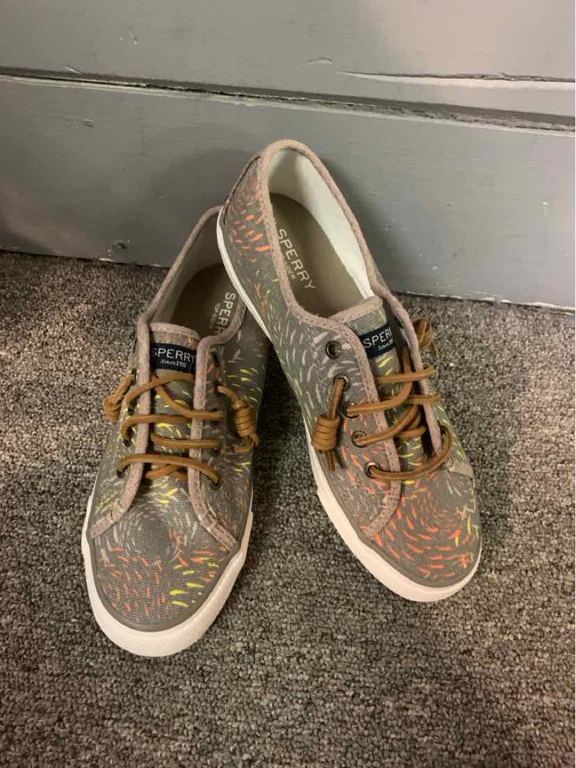 Gray Sperry sneakers with orange and yellow leaf patterns, white soles, and brown laces, size 7.
