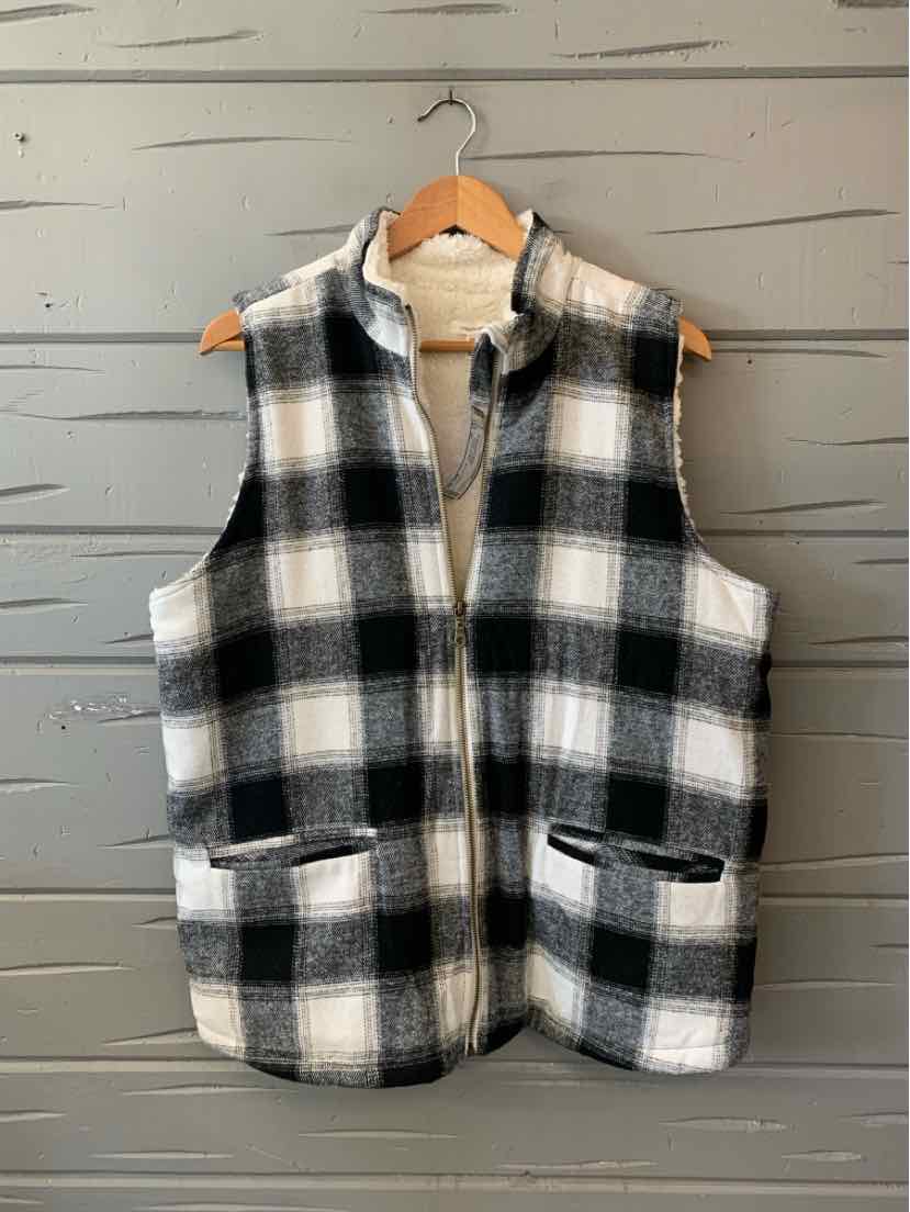 Black, white, and gray plaid sleeveless Maurices vest with a front zipper and two pockets.