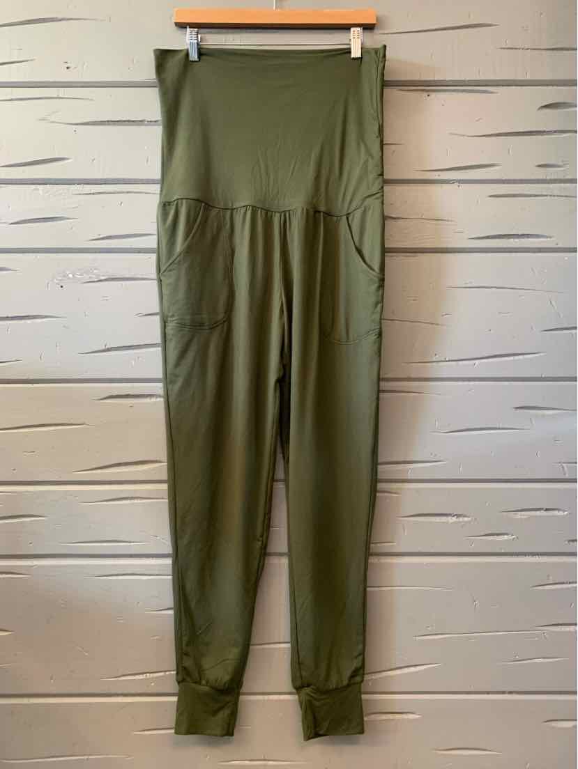 Olive green high-waist activewear pants with cuffed ankles and side pockets for women's casual tops and denim jeans styling.