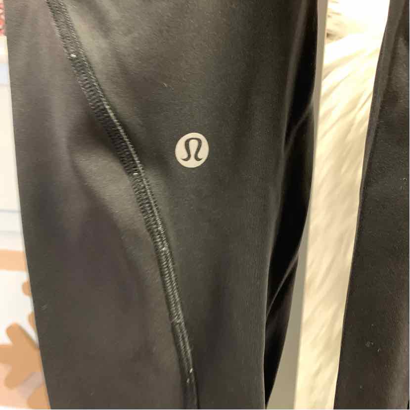 W LULULEMON BK Size 4 AW