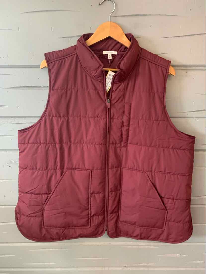 Burgundy quilted sleeveless vest with stand collar and front pockets in size 1X.