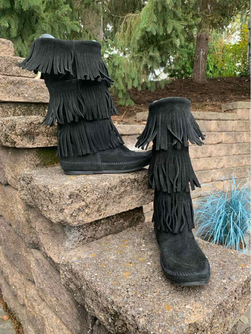 W MINNETONKA BK Size 9 BOOT