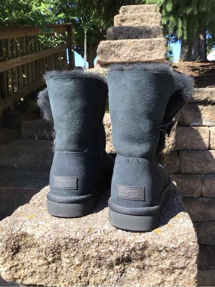 W UGG BK Size 8 BOOT