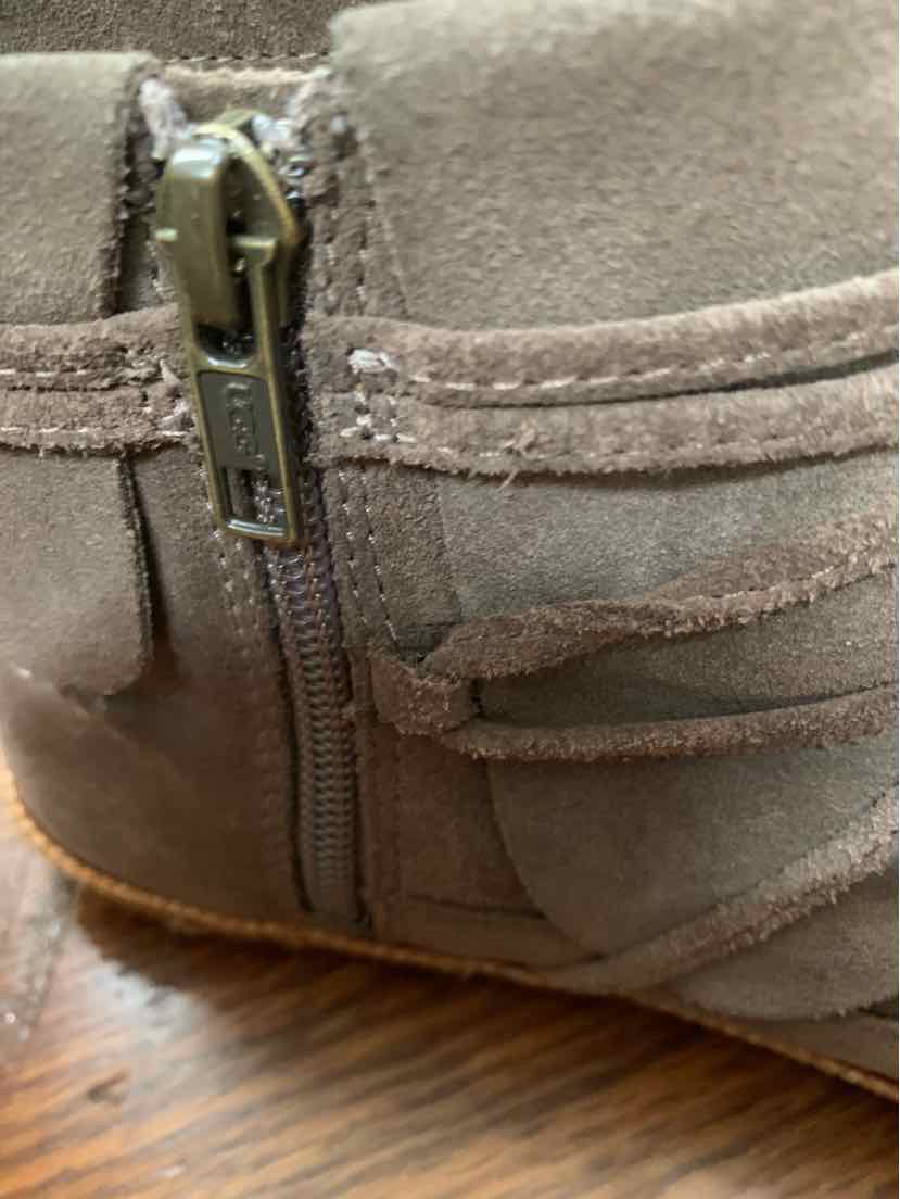 W UGG BR Size 6 BOOT