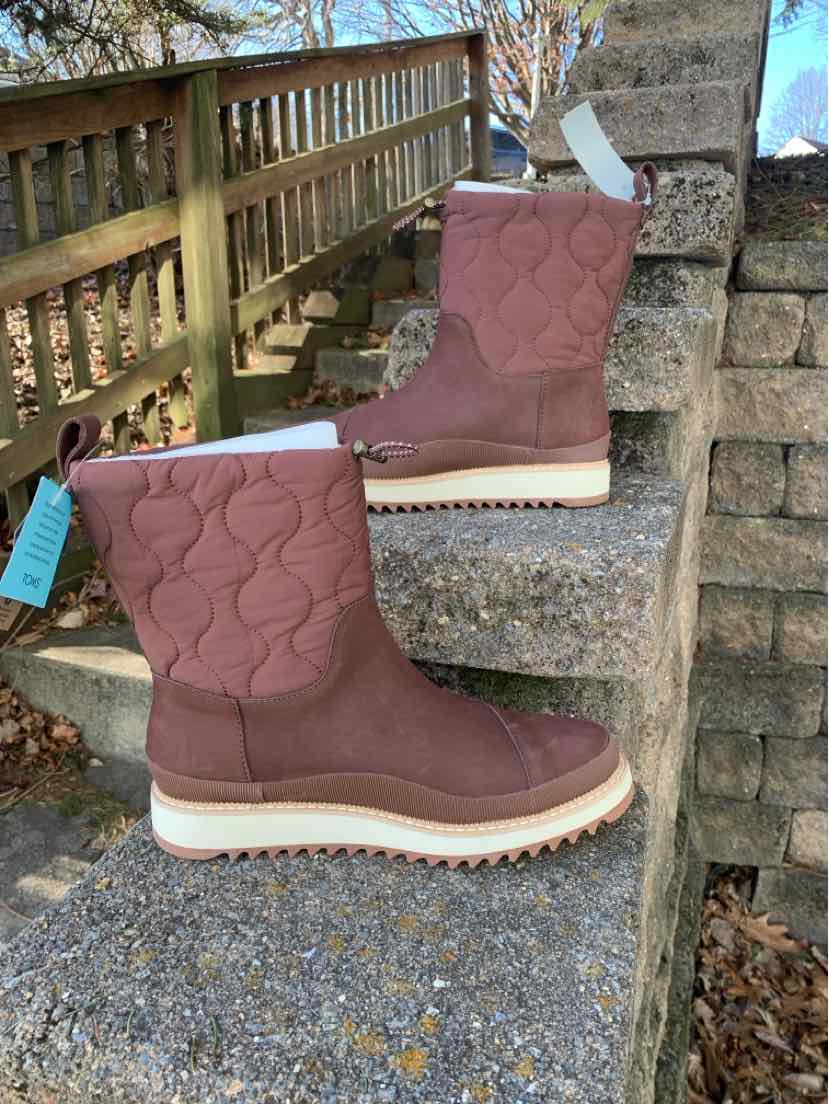 Brown quilted mid-calf boots with white soles and tan tread, size 9.