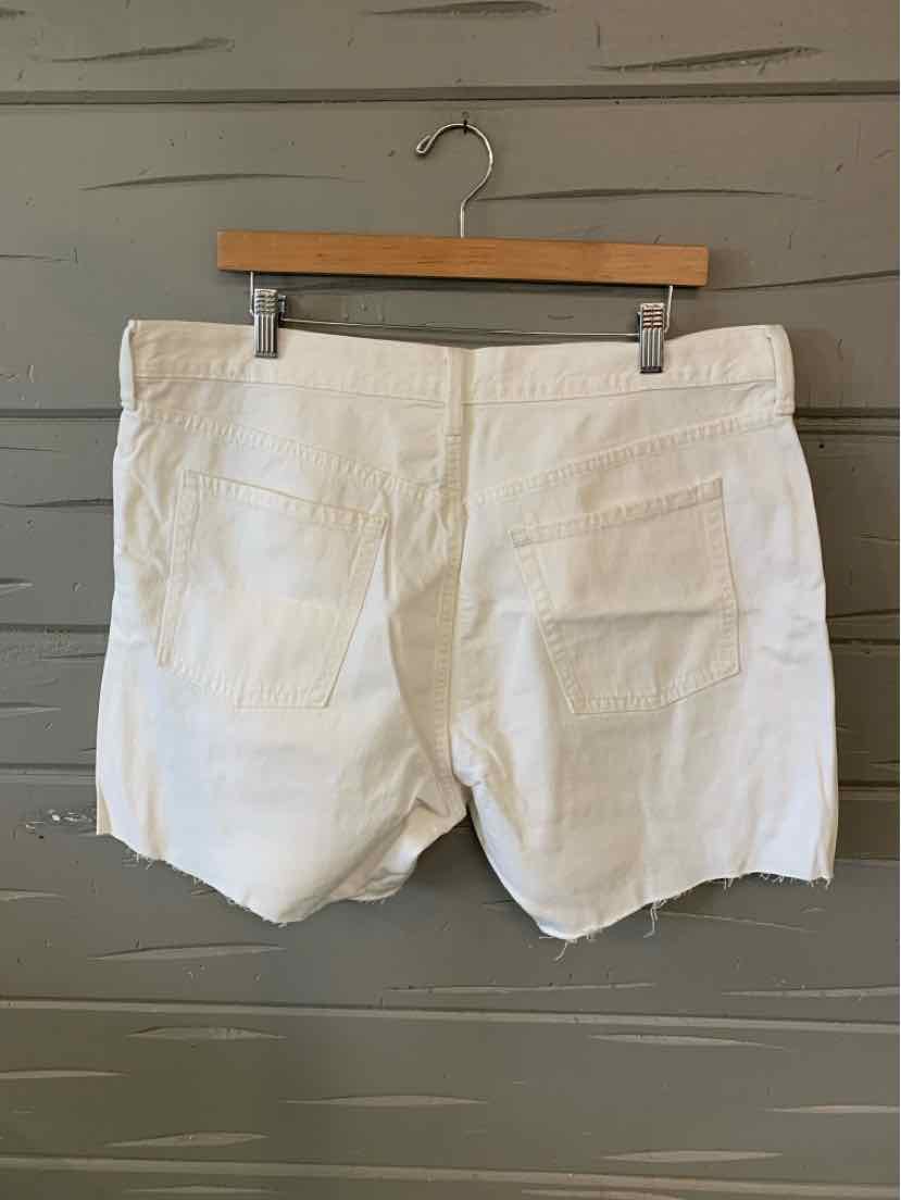 W OLD NAVY WH Size 14 SHTS