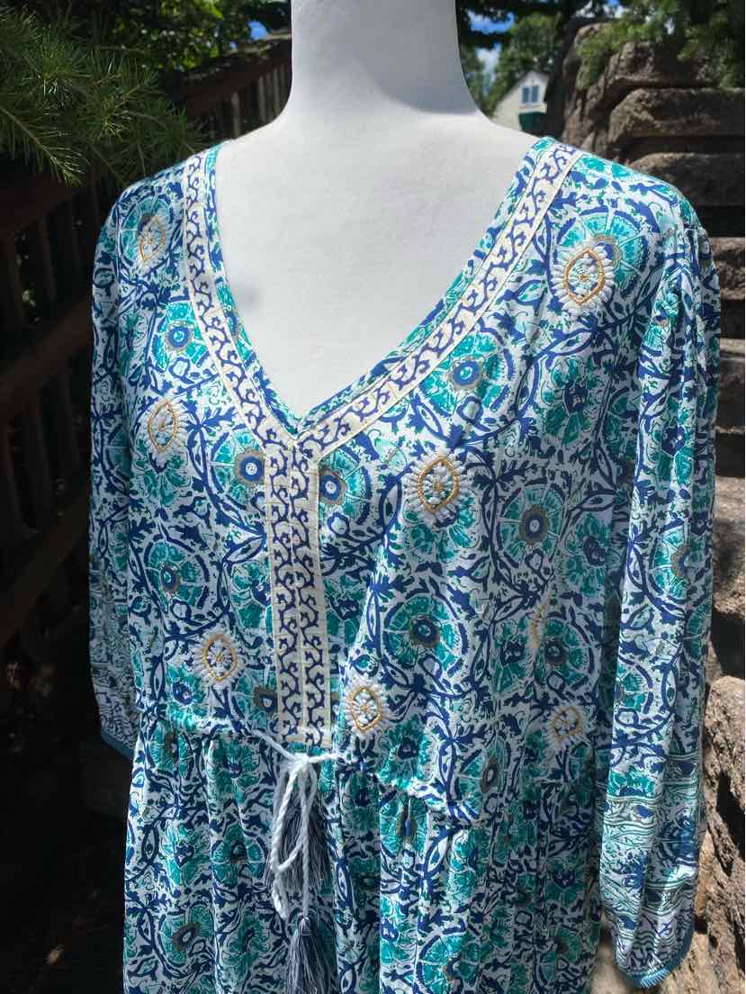 Blue and white paisley print long-sleeve dress with V-neck and adjustable waist tie in size XL.