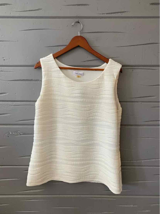 White sleeveless textured knit top with scoop neckline, size XL, on wooden hanger.