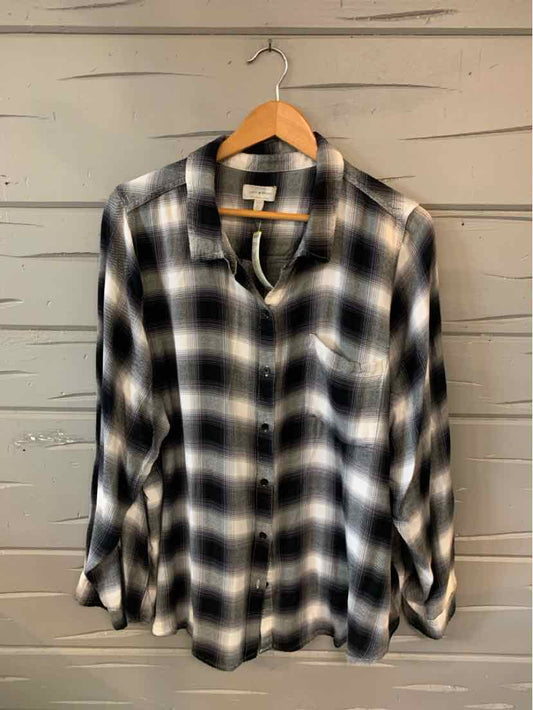 Black and white plaid flannel shirt with long sleeves and button-down front in 2XL size.