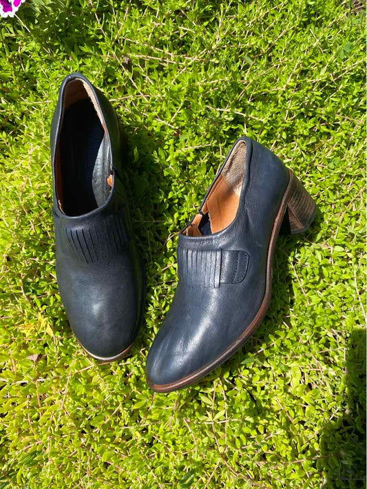 W KUPURI NY Size 39 SHOE