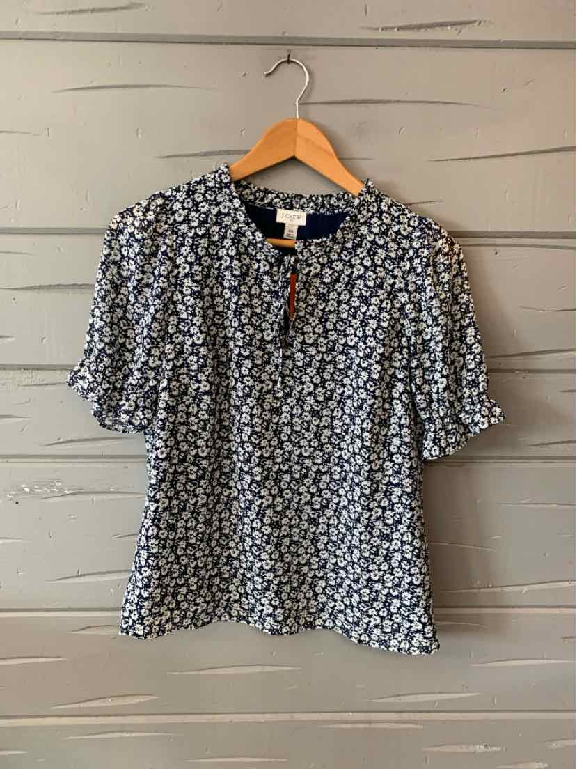 Black and white floral short-sleeve blouse with round neckline and button detail, size XS.