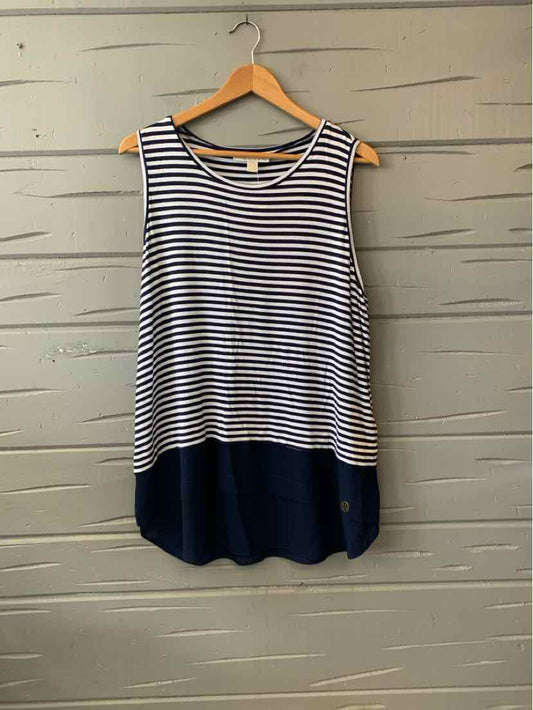 Sleeveless Michael Kors striped tank top with navy hem in size 1X hanging on wooden hanger.