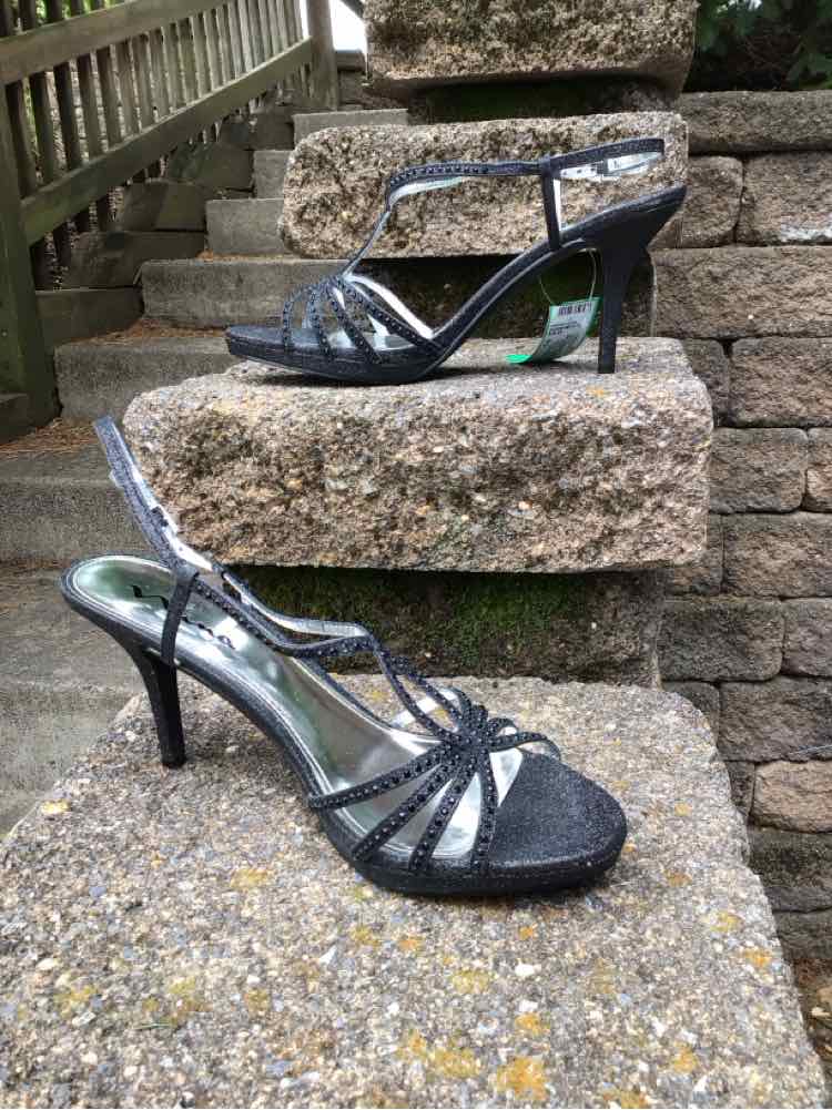 Black metallic strappy high-heeled sandal with open toe and slim heel size 9.5.