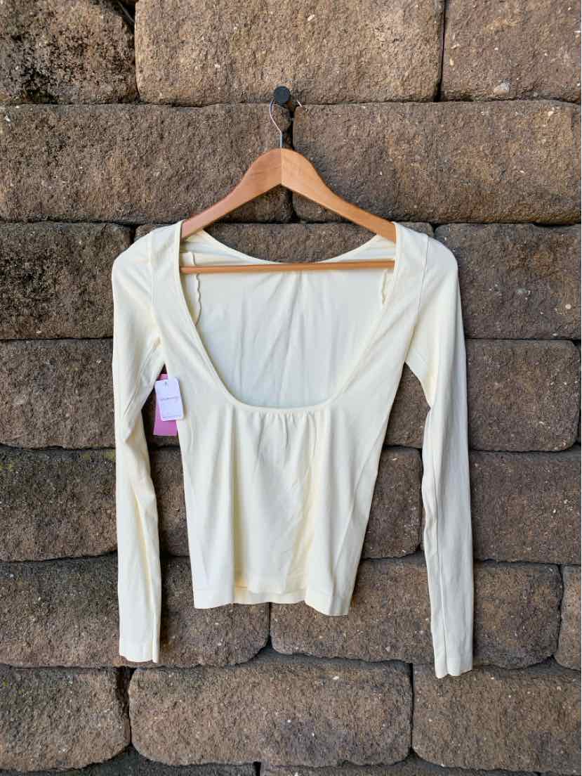 Cream long-sleeve fitted top with scoop neckline and ribbed texture, size M/L.