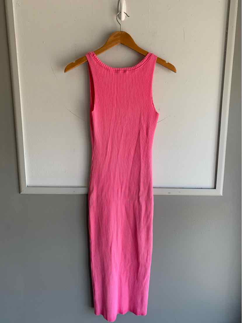 Sleeveless pink ribbed cotton midi dress with round neckline on wooden hanger.