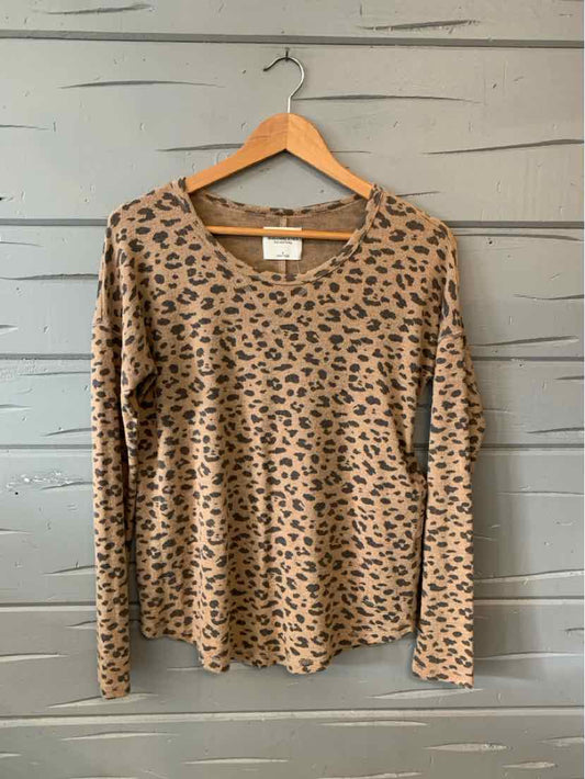 W ABERCROMBIE AND FITCH TAN Size SM T