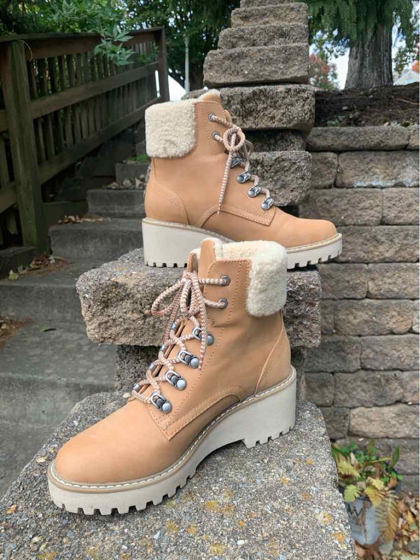 W DOLCE VITA TAN Size 7.5 BOOT