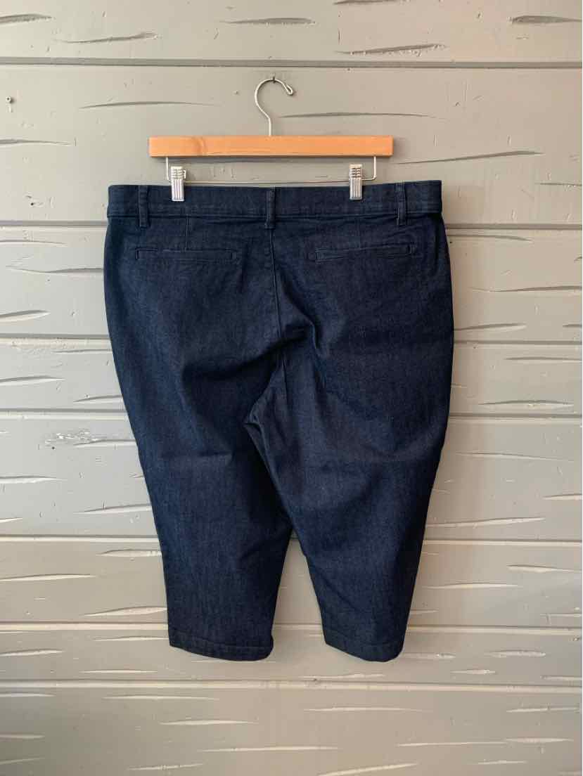 Dark blue chambray cropped pants with back welt pockets and belt loops, size 18.