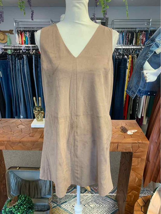 W 1 STATE TAN Size MED DR