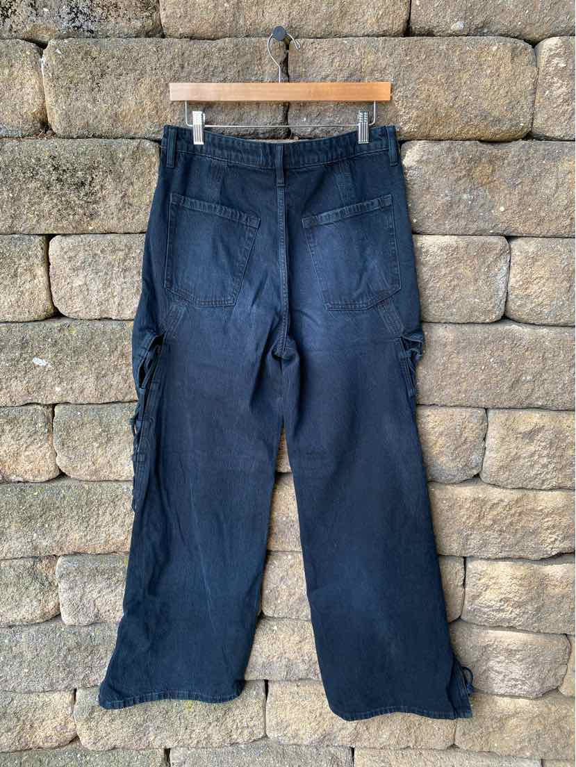 Black wide-leg cargo pants with multiple pockets and a relaxed fit, size 10.