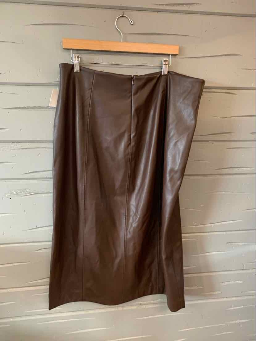 Brown leather midi skirt with a front zipper and straight silhouette in XXL size.