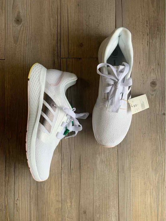 W ADIDAS WH Size 8 SNEAKER