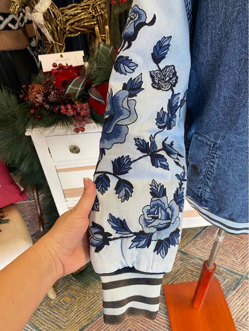 W WE THE FREE BL Size SM OW