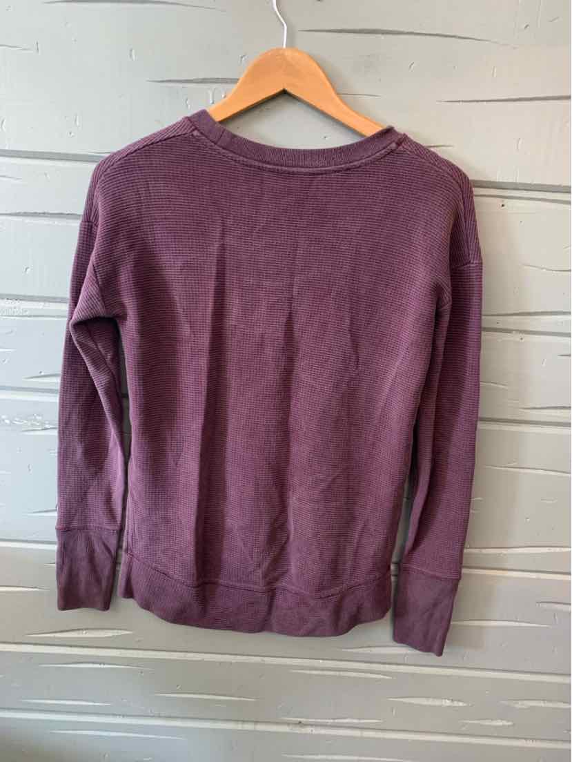 Burgundy long-sleeve crewneck sweatshirt with ribbed cuffs and hem, soft fabric.