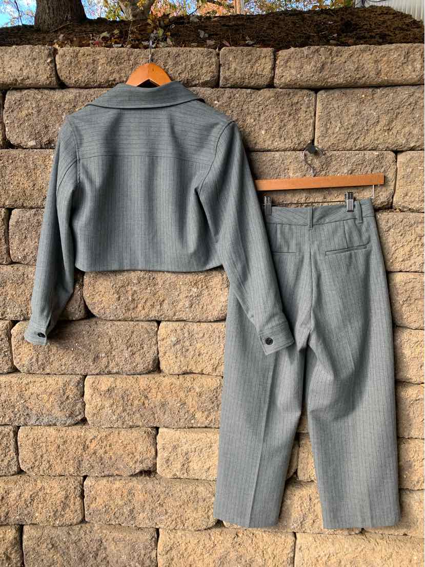W WILFRED GY Size 2 2PCSET