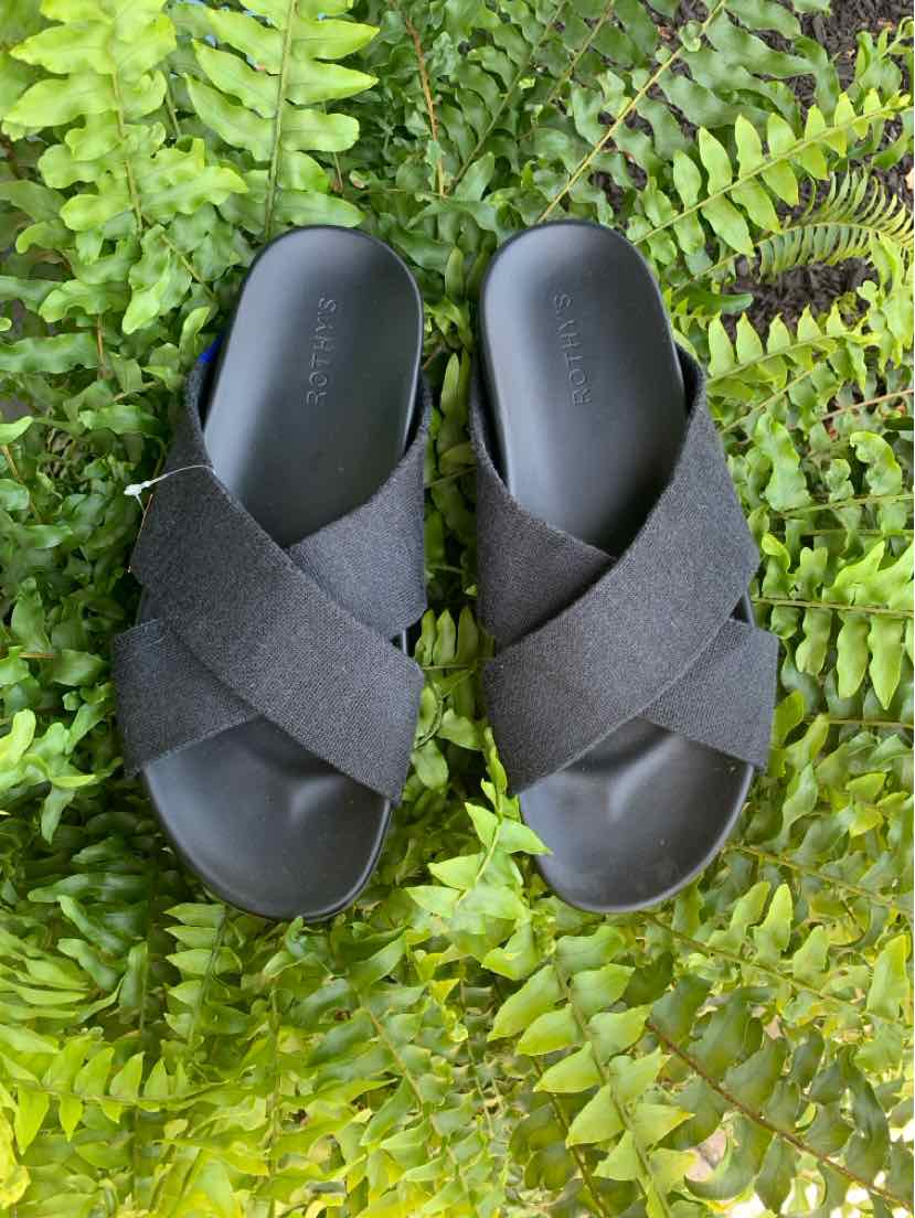 Black crisscross strap sandals with cushioned footbeds and open toes, size 9.5.