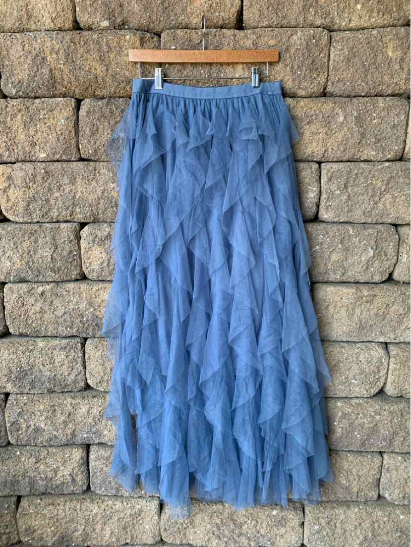 Blue tiered tulle midi skirt with elastic waistband and layered ruffle design.